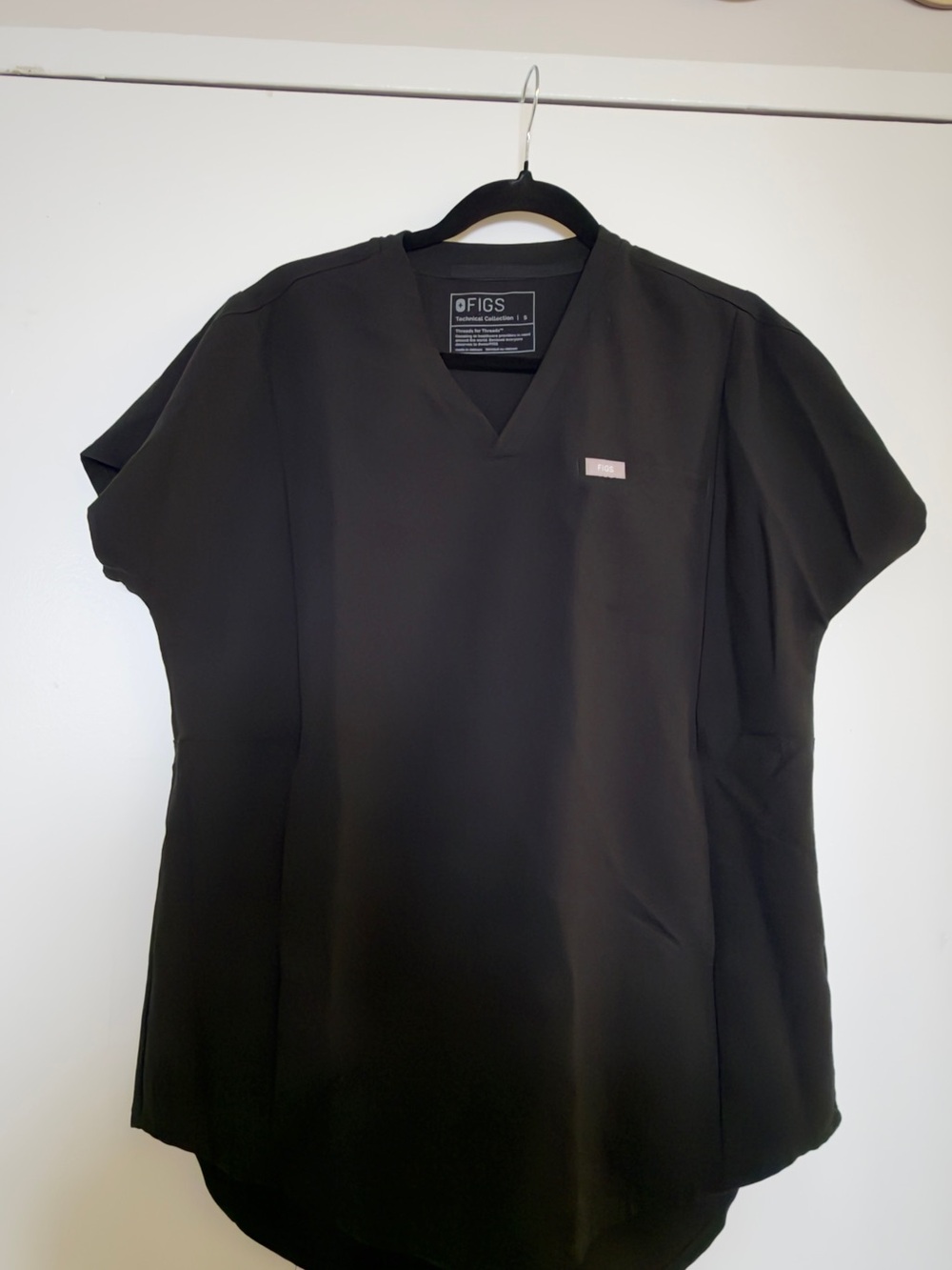FIGS Women's Black Scrub Set